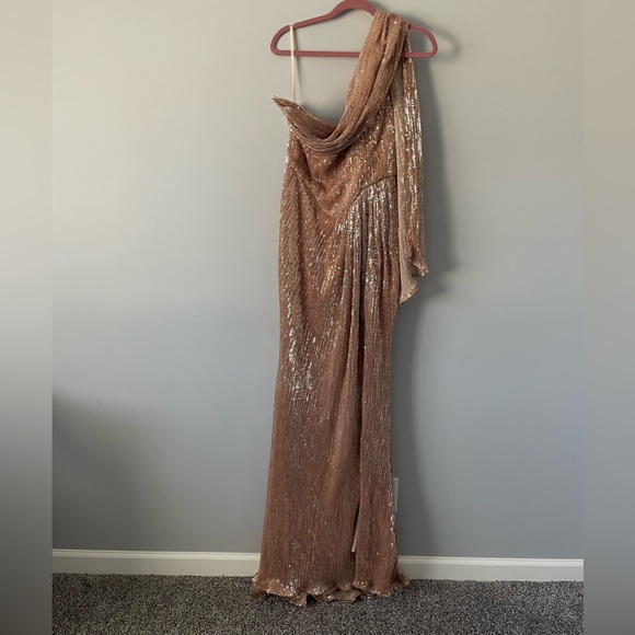 Gala dress Letitia Gold A-symmetrical Fitted Sequin Gown Emprada size M - Picture 5 of 7